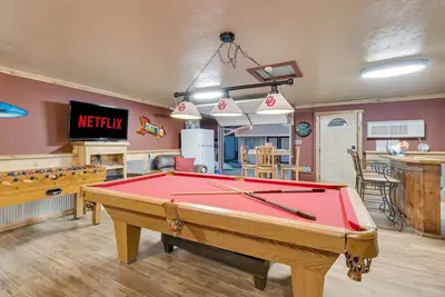 Image de Lakeside Retreat & Game Haven!