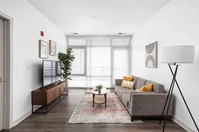 Image de CozySuites Modern 2br in Bottleworks Indy #1