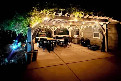 Image de 1960's Farmhouse- Views! - Gated-Wineries-Rogue X