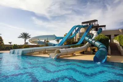 Image de Family Time Redefined | 3 Sea-view Rooms w/ Spa, Sports & Waterpark Access