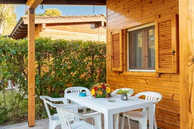 Image de Bungalow 'Agriturismo Alimini- 1' avec terrasse privée, Wi-Fi et climatisation