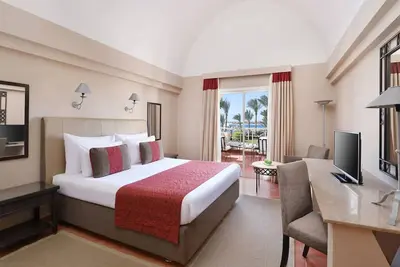 Image de Sunset Lounge Vibes, Beach Days & Stylish Room with Outdoor Pools and Breakfast