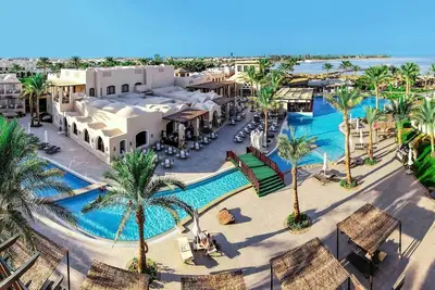 Image de Beachfront Bliss with Balcony Views & Outdoor Pools | 3 Comfortable Rooms