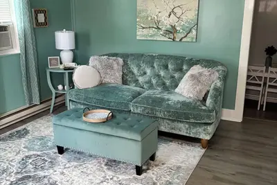 Image de Comfy & cozy cottage apartment near Cedar Point and Norwalk Raceway Motorsport