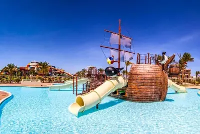 Image de Experience Serenity in 4 Family-Friendly Rooms with Pool & Stunning Garden View