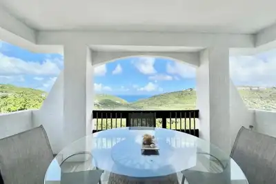 Image de BluHorizon, modern remodel, views of Magens, pool