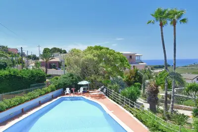 Image de Belle maison de vacances privée avec climatisation, piscine privée, Wifi, Tv, patio, parking
