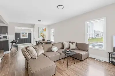 Image de Charming Home Near Heart of Downtown Sleeps 12
