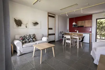 Image de Artistic 1-Bedroom Apartment in Limassol, by the Sea