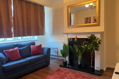 Image de Moderne-Maison-Salle de bain partagée-Vue sur Rue