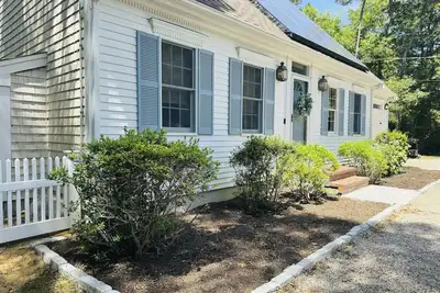 Image de New! Surf, S'mores + Soak w/ Hot Tub, Ac, Firepit, Near Iconic Beaches