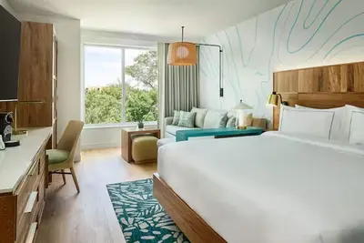 Image de Experience Island Living in a Relaxed Room Setting! Outdoor and Parking Onsite!