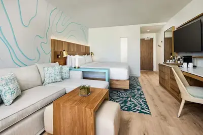 Image de Charming Coastal Escape with Poolside Relaxation & Sunset Views!