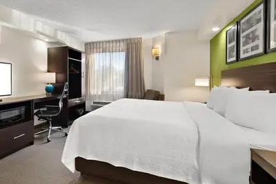 Image de Experience Comfort, Modern Room Near I-75 | Pool