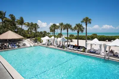 Image de Beachside Escape with Garden Views, Bike Paths & Island Dining — 3 Units