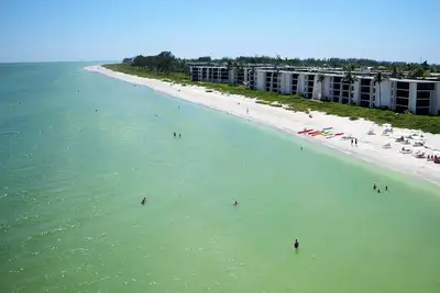 Image de Steps to Sanibel Beach | Garden Views, Sunset & Island Activities | 4 Units