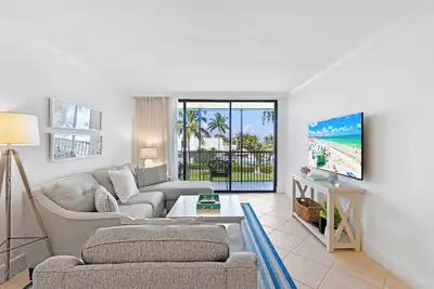 Image de Sunny Getaway on Sanibel Island with Gulf Views, Nature Trails, Kayaking