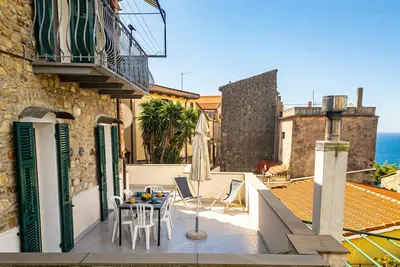 Image de Three-room apartment with sea view terrace