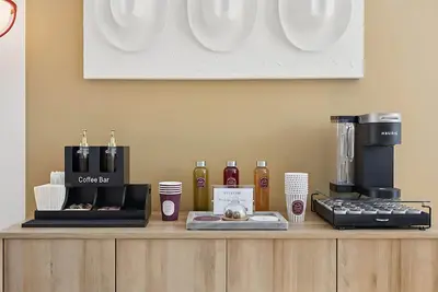 Image de The Merlot - Stylish Modern Loft + Game Lounge