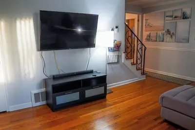 Image de 1750. Charming 2br apartment with Wi-Fi. Quick Drive to Airport and Park Views