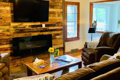 Image de Cozy 1940s Cabin on Range Line Lake – Private Waterfront on Three Lakes Chain