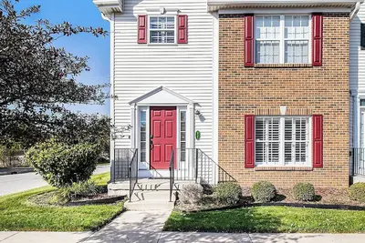 Image de Welcoming 2-bedroom townhome in South Bend, short walk to Notre Dame!