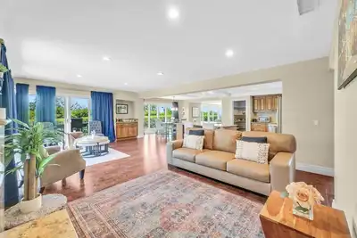 Image de Private Hilltop Retreat · 180° City Light Views