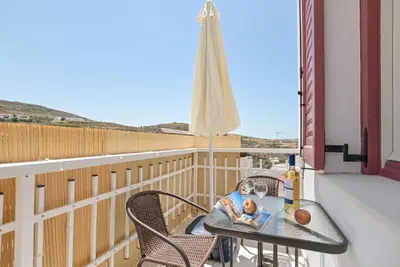 Image de Fully equipped vacation home with scenic view, 7 min drive to the beach.