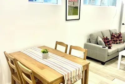 Image de Séjour paisible à Montréal – Grand 3 1/2 près parcs et attractions