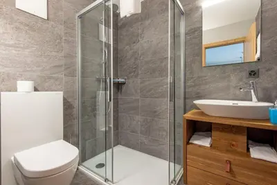 Image de Wifi, 250m des commerces, sauna, hammam, terrasse, balcon, télévision, casier à ski, 35m², Vercorin