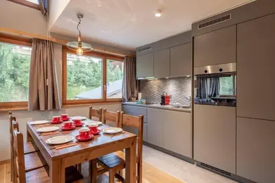 Image de Wifi, 250m des commerces, sauna, hammam, télévision, casier à ski, 78m², Vercorin
