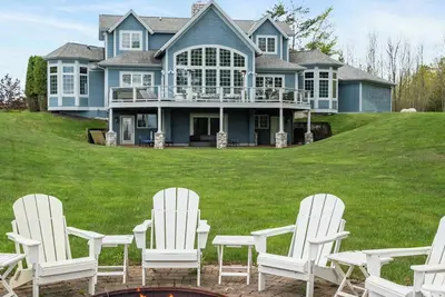 Image de Northern Michigan Paradise: 6br Lake CharlevoixView Estate