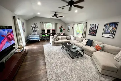Image de Epic Movie Room Escape by Rangers & At&T Stadium, Six Flags, and Dfw Airport!