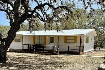 Image de Cute, Secluded cabin in the Woods, 2 miles from Garner State Park