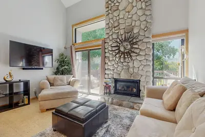 Image de Golf Course Condo - dog friendly w/ community pool, hot tub & tennis courts