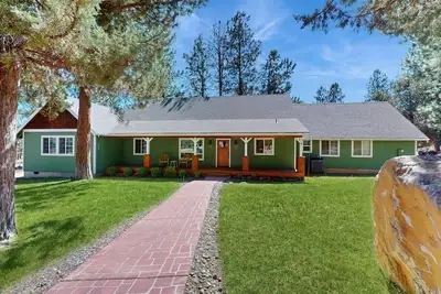 Image de Charming & Family-Friendly Retreat with Wood Stove, Washer/Dryer & Fenced Yard