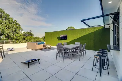 Image de Game-Day Getaway < 1 Mi to At&T Stadium