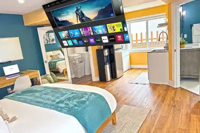 Image de Private Studio/5 Min to Dt / Self Check-In / 75\"Tv
