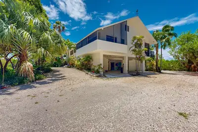 Image de Secluded and spacious family friendly sanctuary with enclosed pool and hot tub