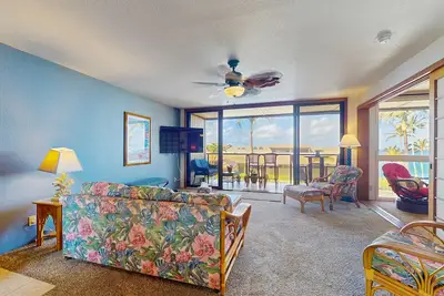 Image de Bright Condo w/ views of the Ocean & shared pool/hot tub - close to golf & beach