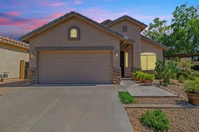 Image de Charming 3-bedroom house w/ Gated Community, Ac, Pool/Hot tub in south Phoenix!