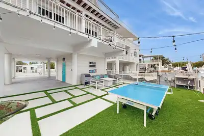 Image de Waterfront home w/ easy open-water access, bikes, ping pong & paddle boards