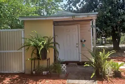 Image de Cupcake Cabin Mini 1-bed 1 bath getaway in Jacksonville