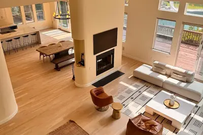Image de Newly renovated, private, spacious 6br house in Hampton Bays