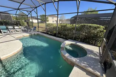 Image de Gated Community. Luxury Home 5 Bedrooms/Pool/Spa/Games Room & Den.