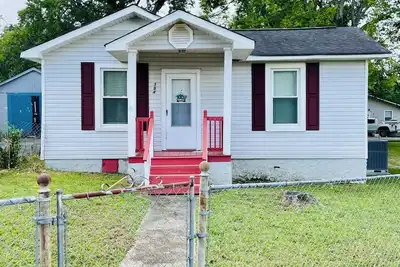 Image de Charming 2-bedroom house in Pleasant Rossville with Ac, WiFi, fenced in yard!