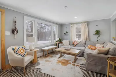 Image de River Road Hideaway, At the foot of Cady Hill & Rec Path!