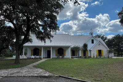 Image de Spacious Luxury house on 60 acres with Frio River Access, Near Garner State Park