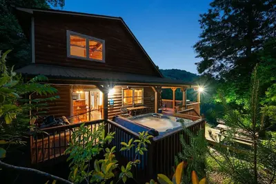 Image de Mountain Aire HotTub|FirePit
