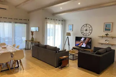 Image de Maison moderne plain pied avec jardin 3 chambres 8 personnes